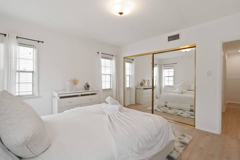 Spacious 4BR House w/Large Yard & Parking Prime LA