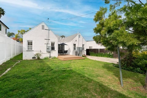 Spacious 4BR House w/Large Yard & Parking Prime LA