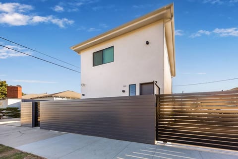 Modern 2BR Back House w/ TVs & Full Kitchen
