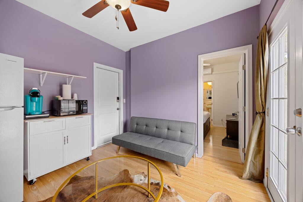 Cozy Backhouse Stay – Sleeps 2 Beverly Hills Adj