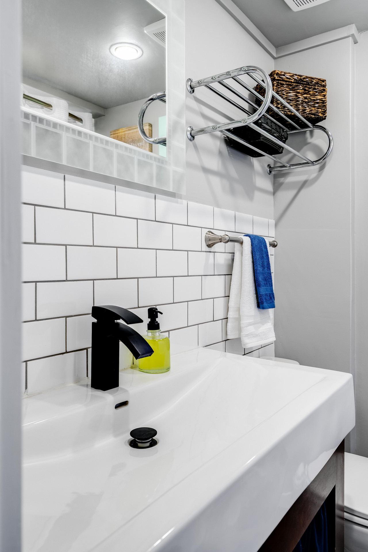 wilmac-lakehouse-in-wine-country/