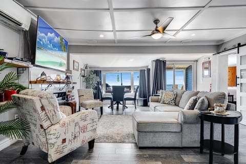 WilMac Lakefront in Wine Country