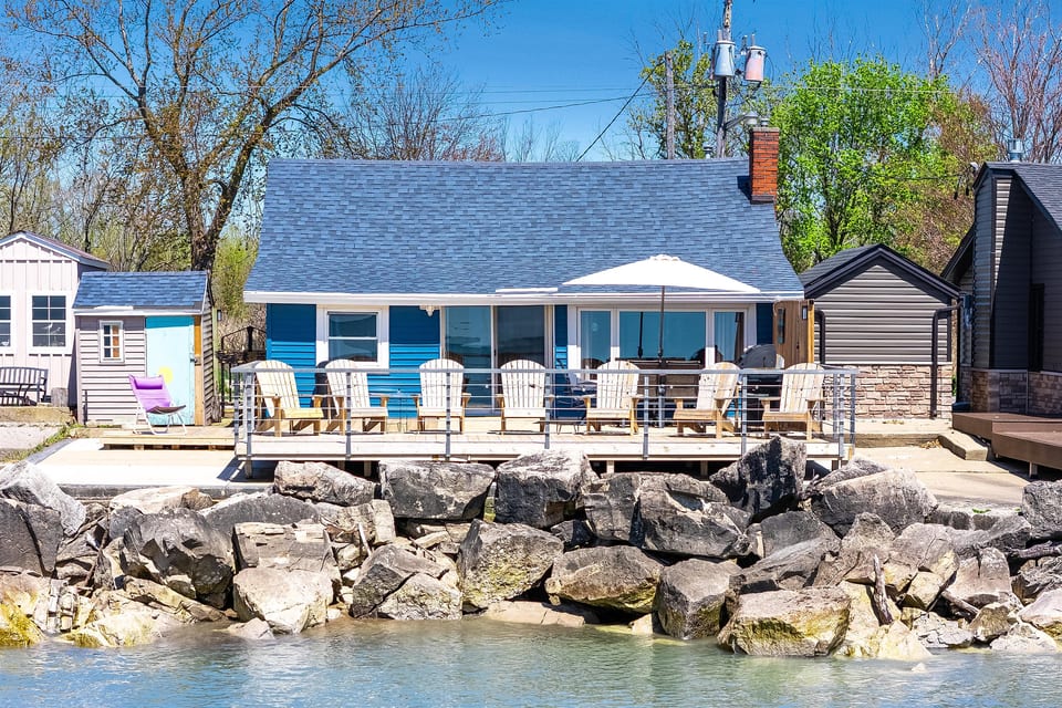 WilMac Lakefront in Wine Country - Kingsville