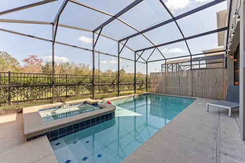 2817 Storey Lake