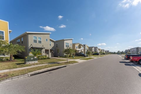 2817 Storey Lake