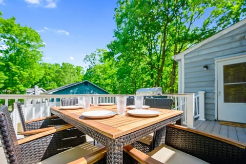 Make the most of your stay with our spacious outdoor deck, complete with a grill for fun and easy cookouts. Whether you're grilling up dinner or just enjoying the fresh air, this area is perfect for gathering with family and friends