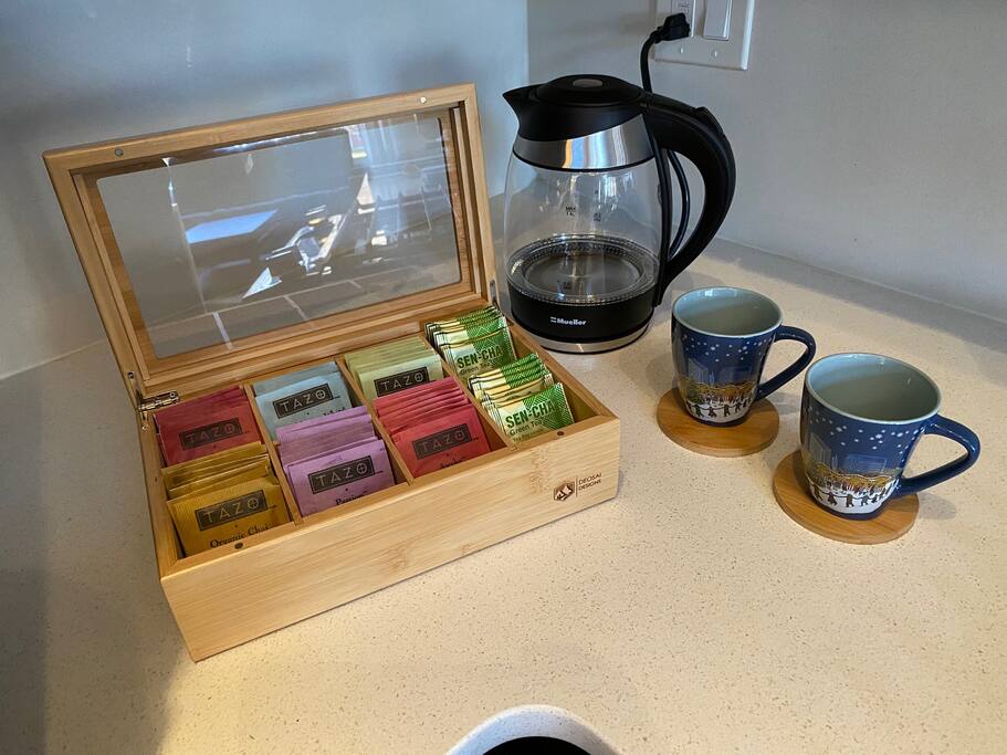 Variety of teas to select from Variety of teas to select from - Downtown Chicago - Spa Bath, Patio, 3 blocks to L - Chicago