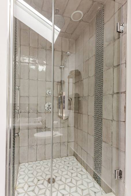 Downtown Chicago - Spa Bath, Patio, 3 blocks to L