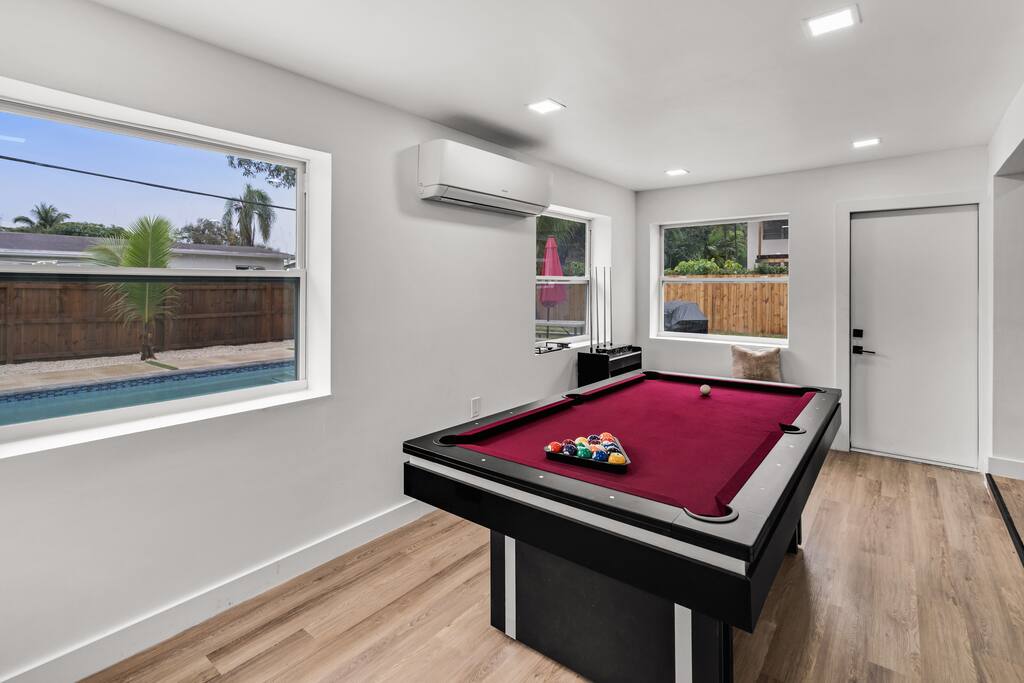 Modern & Cozy Private Pool Home