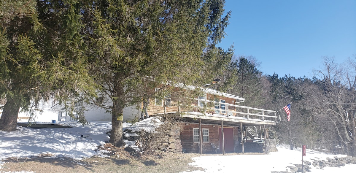 peaceful-catskill-mountain-getaway/