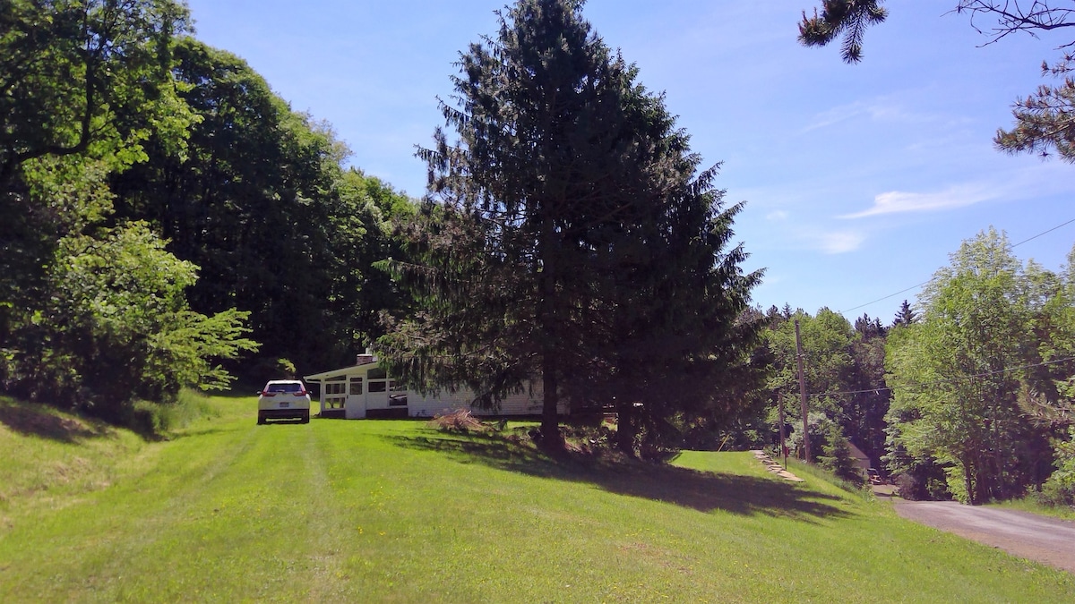 peaceful-catskill-mountain-getaway/