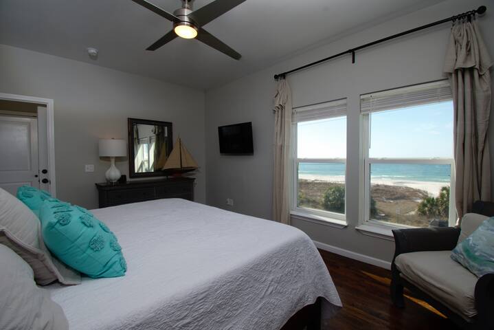 Beautiful home with Beach, Ocean, & Lake Views