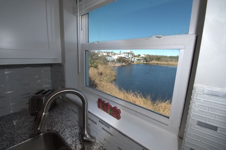 Beautiful home with Beach, Ocean, & Lake Views