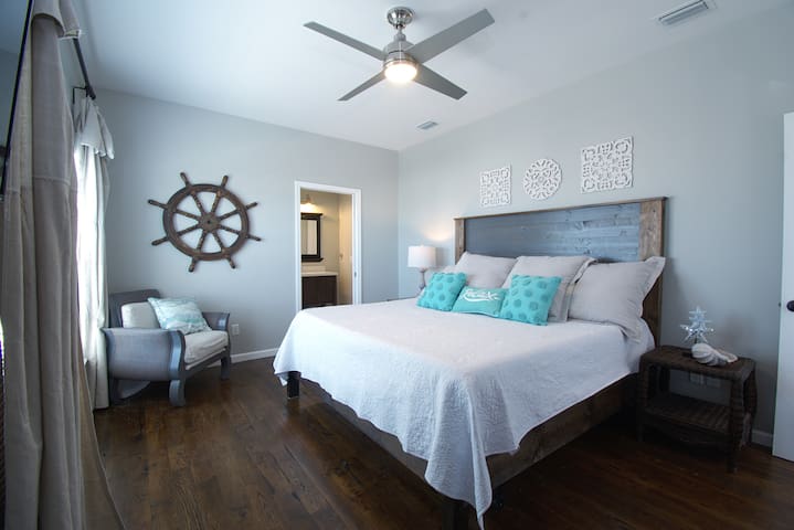 Beautiful home with Beach, Ocean, & Lake Views
