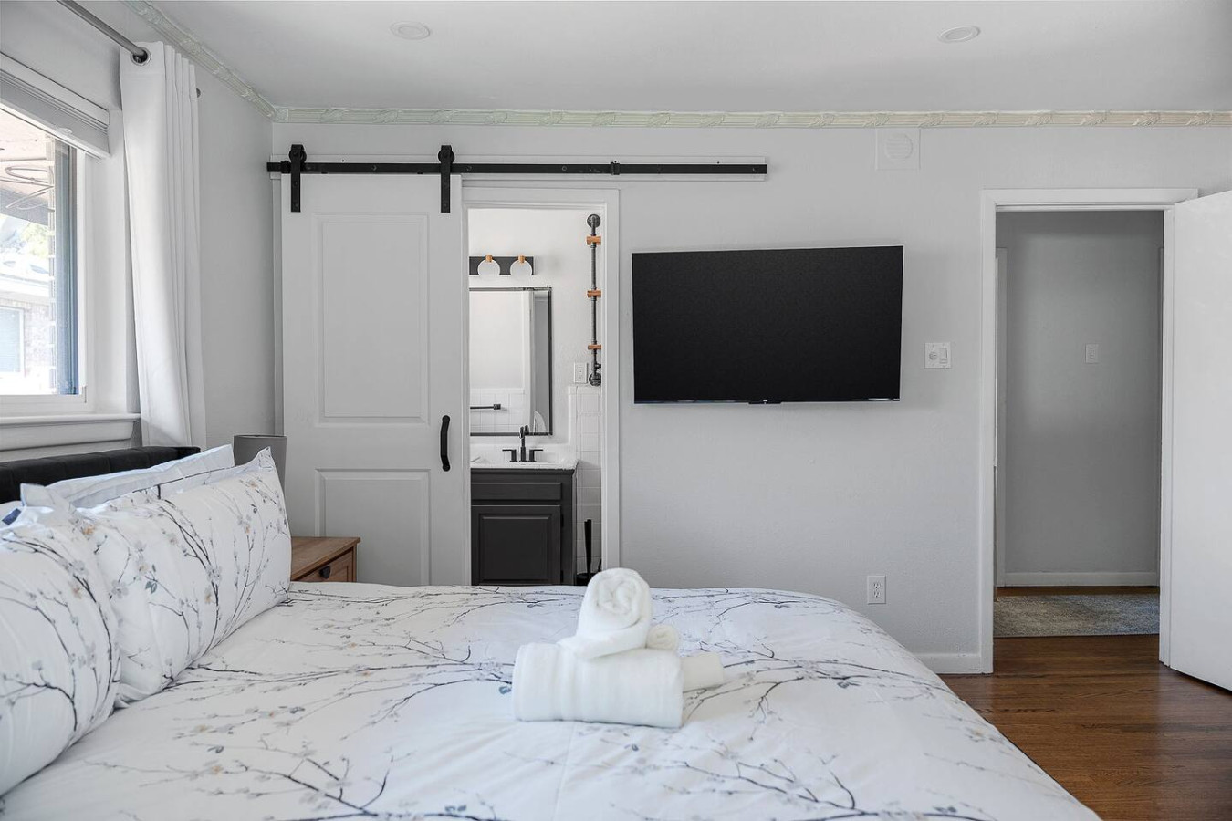 play-and-stay-or-dallas-home-w-gym-+-gameroom-+-wifi/