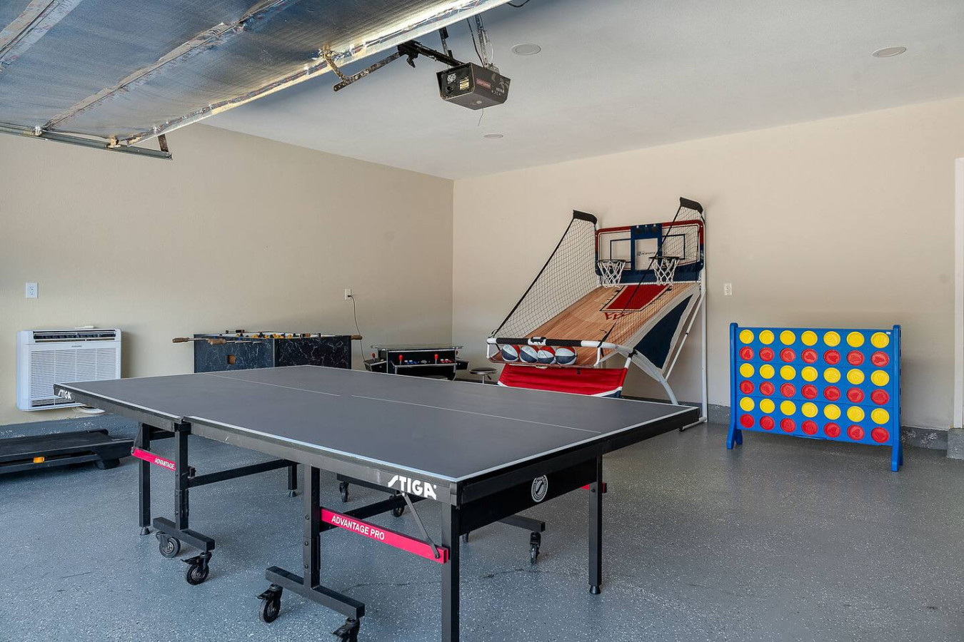 play-and-stay-or-dallas-home-w-gym-+-gameroom-+-wifi/