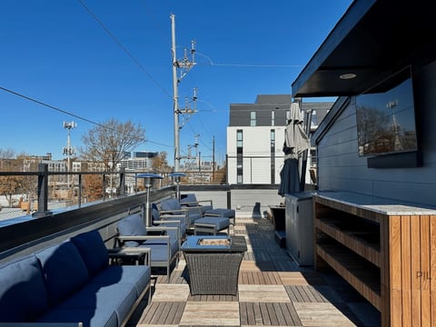 Raleigh Rooftop Retreat: City Views, Parking