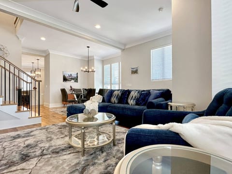 Raleigh Rooftop Retreat: City Views, Parking