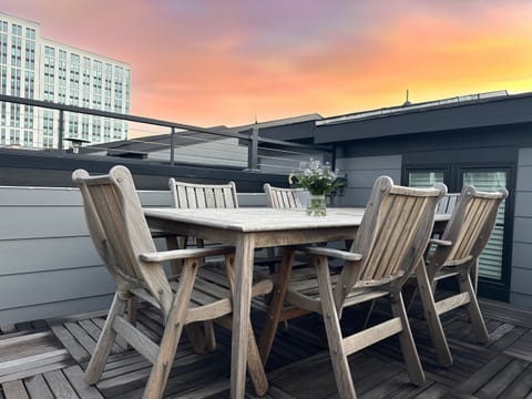 Raleigh Rooftop Retreat: City Views, Parking