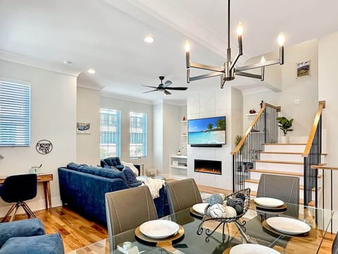 Raleigh Rooftop Retreat: City Views, Parking