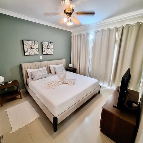 Do you like watching tv in bed? You can!!