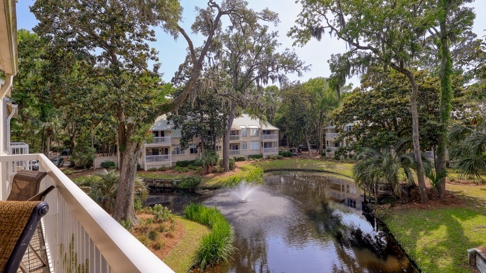 Relax, Recharge & Unwind – Elegant Lagoon Retreat Near the Beach