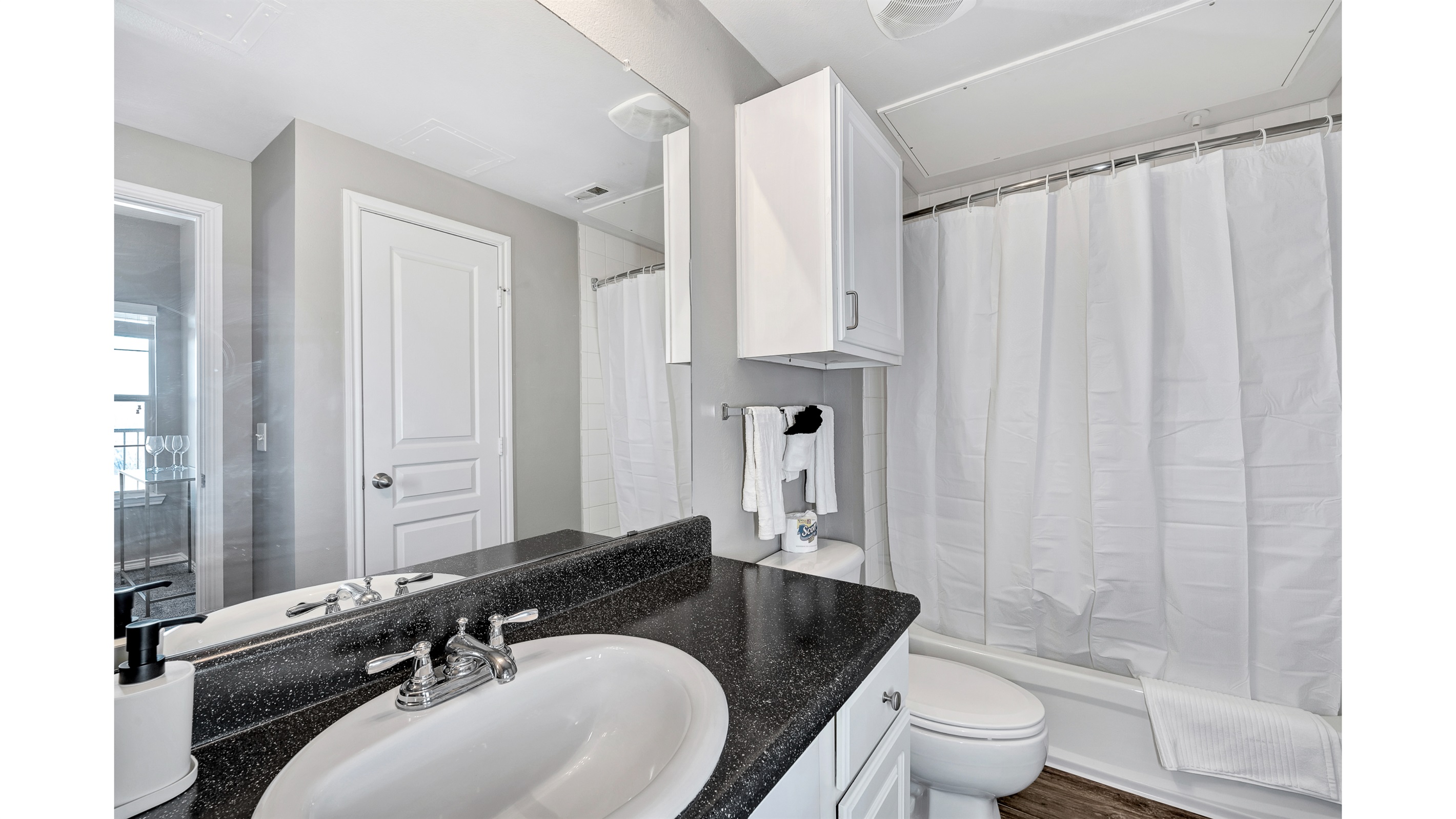 Cozy 1BD Near Walmart HQ | Long Stay Discounts R1