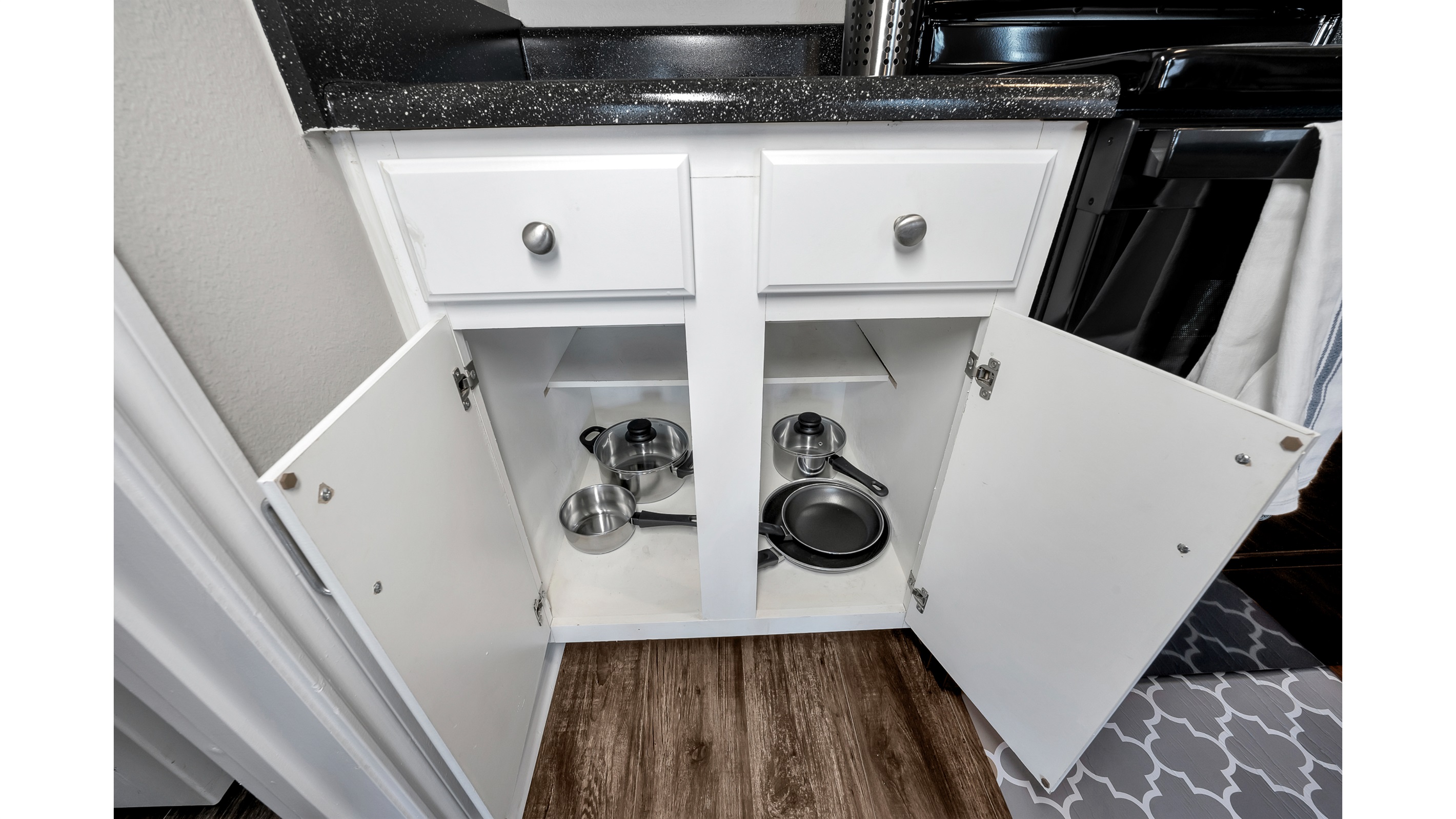 Cozy 1BD Near Walmart HQ | Long Stay Discounts R1