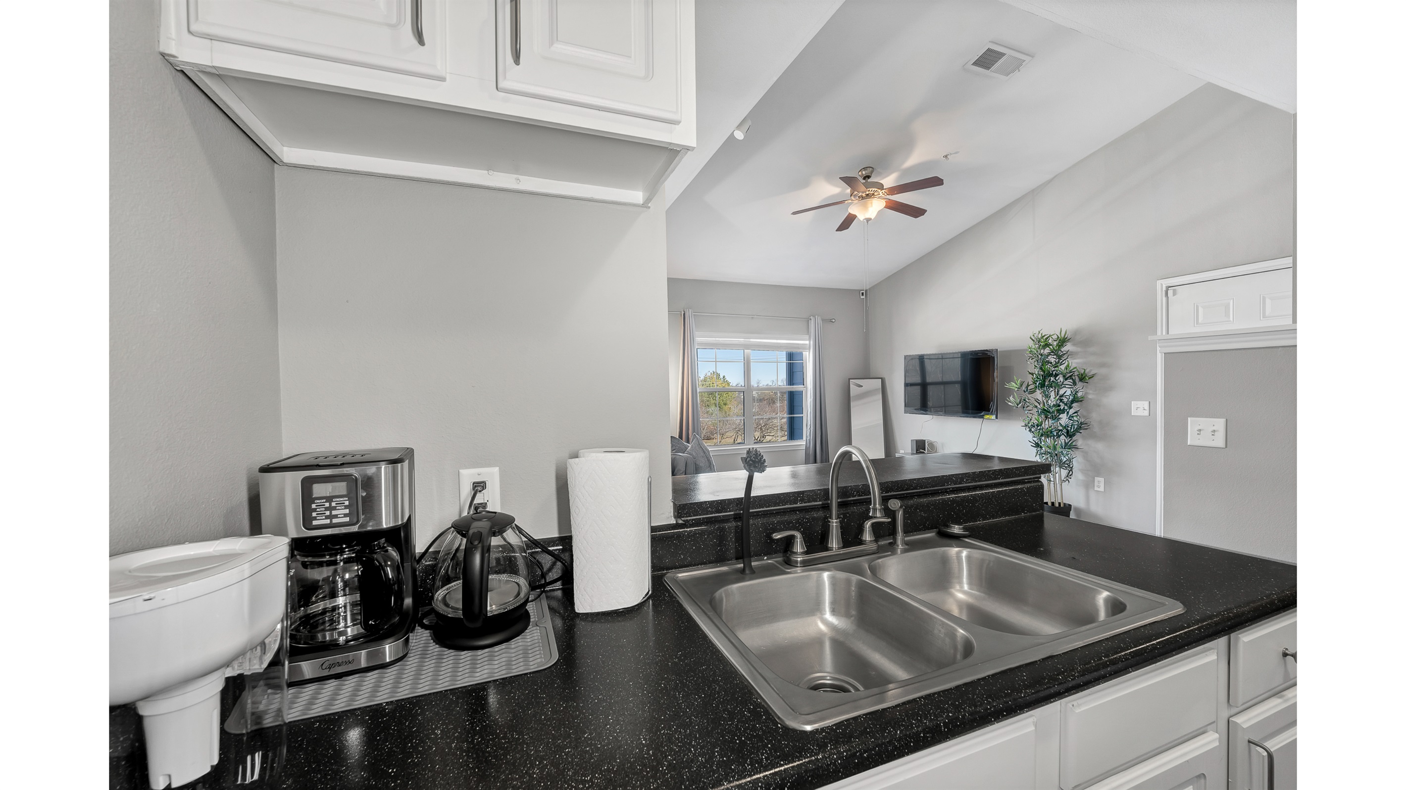 Cozy 1BD Near Walmart HQ | Long Stay Discounts R1