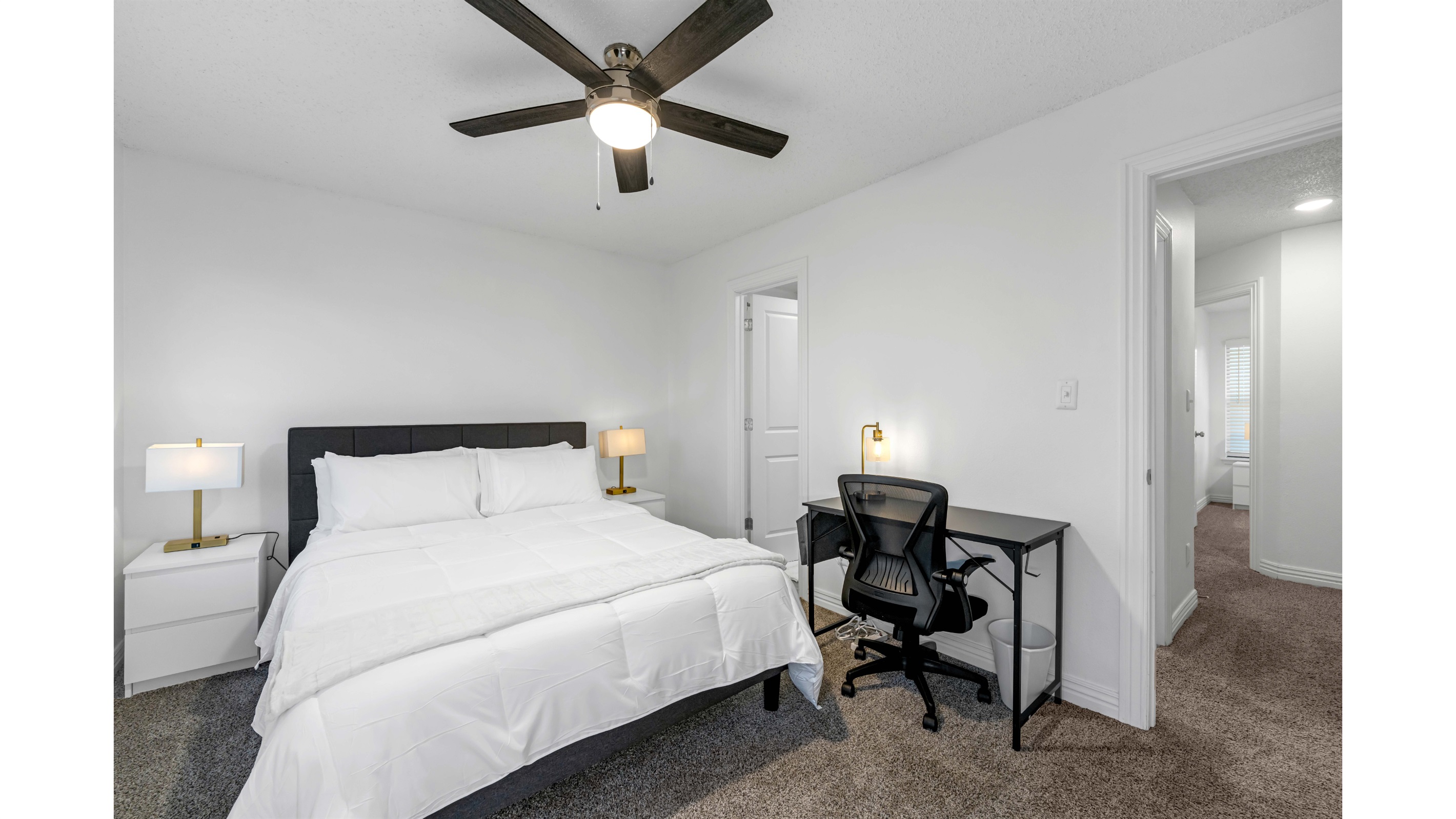 Cozy 3BD Near Walmart HQ | Long Stay Discounts