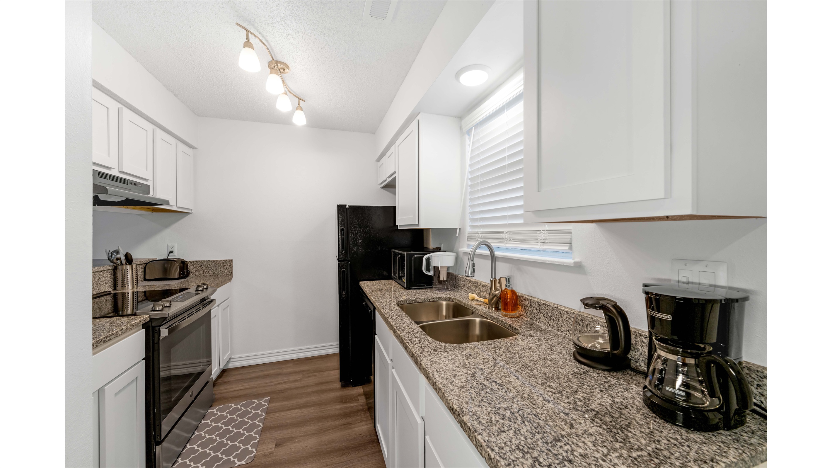 Cozy 3BD Near Walmart HQ | Long Stay Discounts