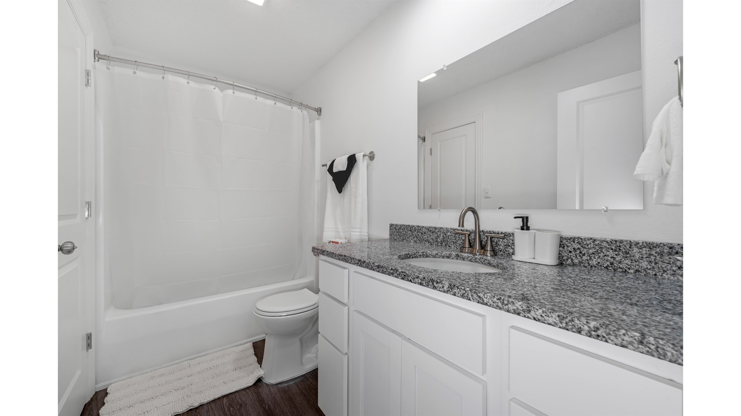 Cozy 3BD Near Walmart HQ | Long Stay Discounts