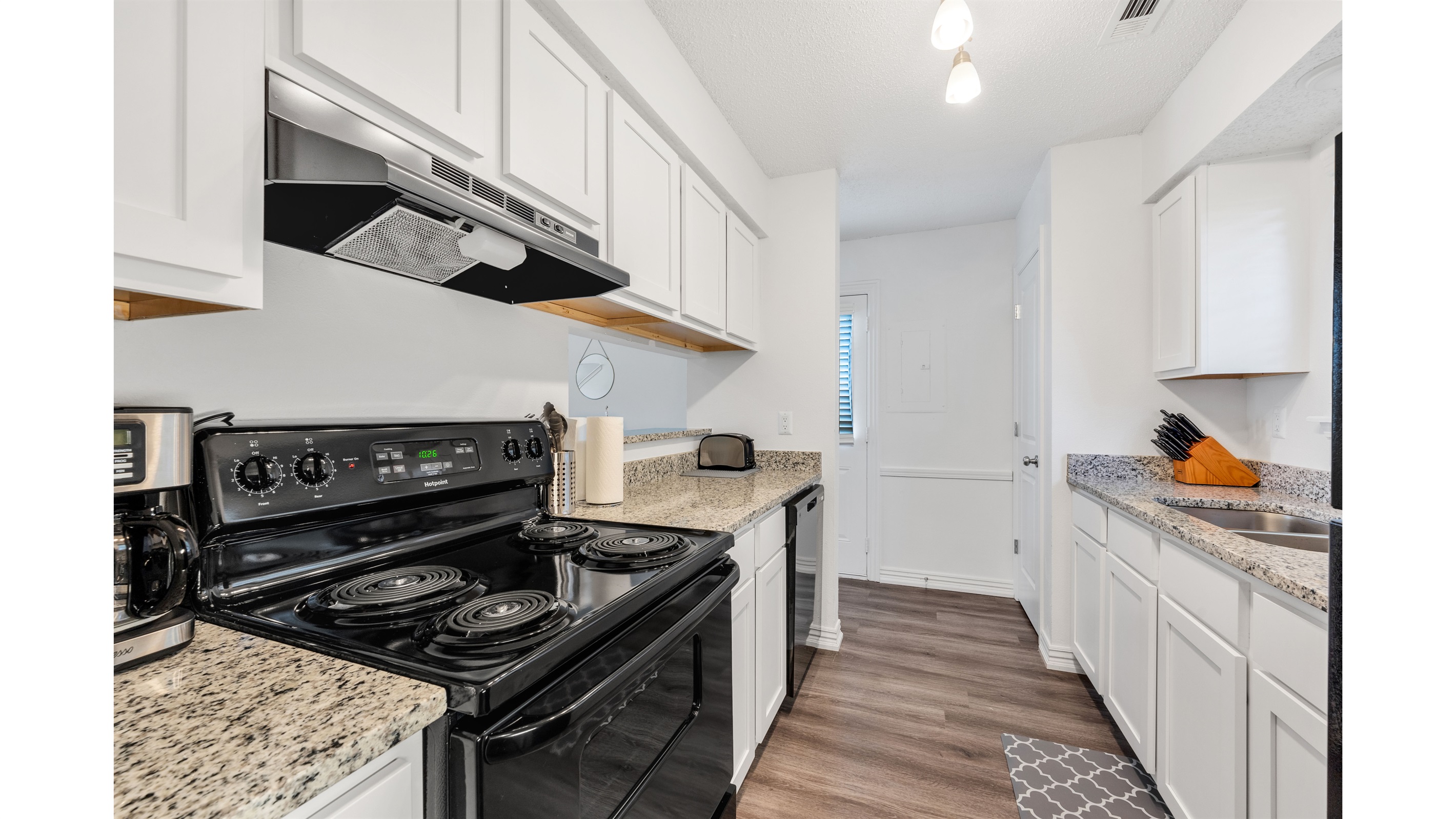 Cozy 2BD Near Walmart HQ | Long Stay Discounts