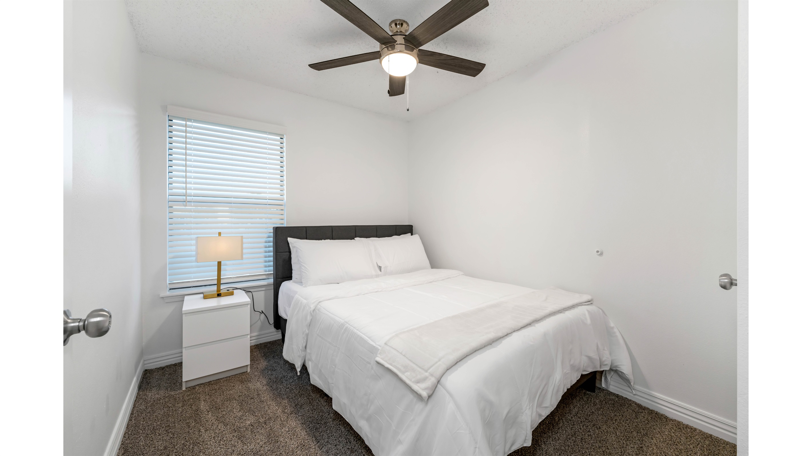 Cozy 3BD Near Walmart HQ | Long Stay Discounts