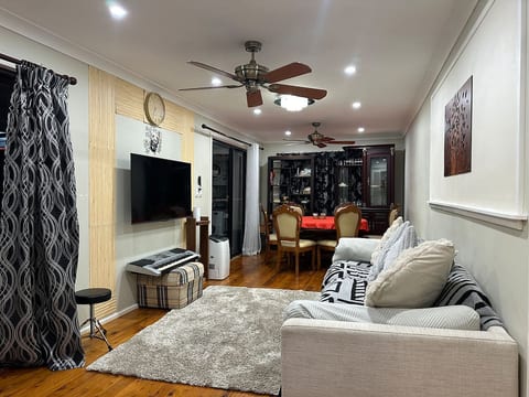 Cosy & Pvt 1 Bedroom Studio with own backyard.