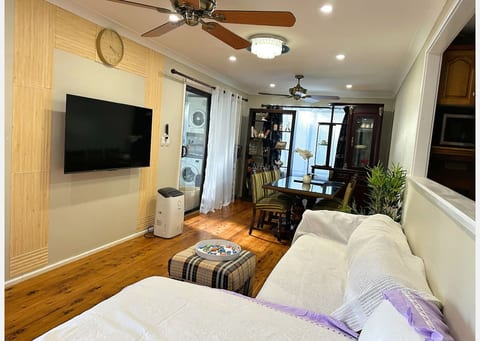 1 Bedroom Kingswood Suit