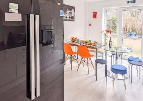 5 Bedrooms  5-10 beds  Near City Hospital 