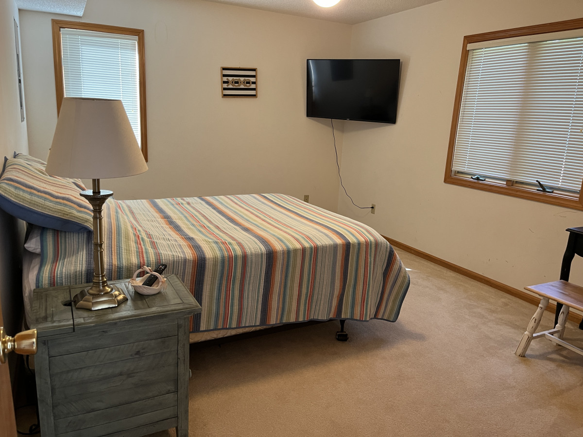 Point Harbor Haven: Enjoy a peaceful getaway with stunning coastal home with direct access to Currituck Sound for kayaking and fishing