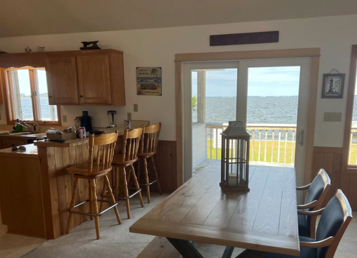 Point Harbor Haven: Enjoy a peaceful getaway with stunning coastal home with direct access to Currituck Sound for kayaking and fishing