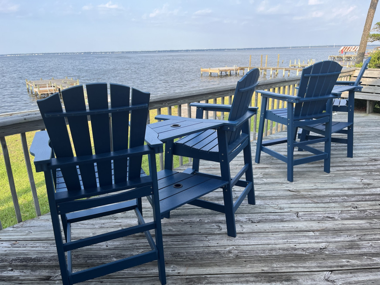 Point Harbor Haven: Enjoy a peaceful getaway with stunning coastal home with direct access to Currituck Sound for kayaking and fishing