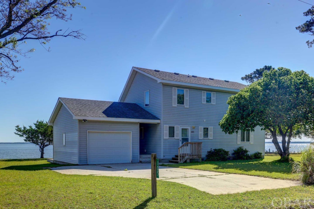 Point Harbor Haven: Enjoy a peaceful getaway with stunning coastal home with direct access to Currituck Sound for kayaking and fishing