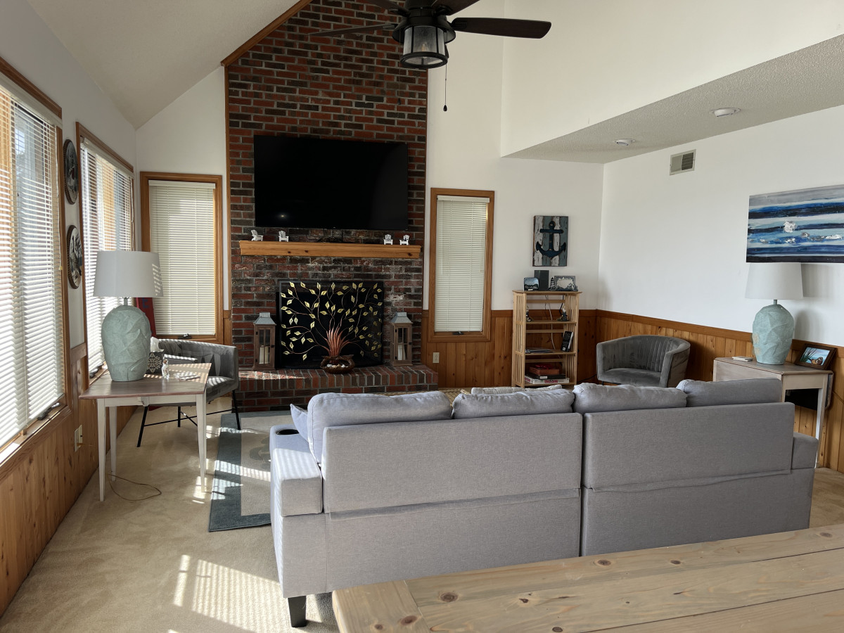 Point Harbor Haven: Enjoy a peaceful getaway with stunning coastal home with direct access to Currituck Sound for kayaking and fishing