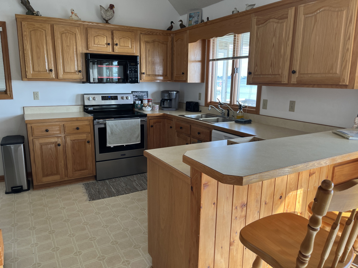 Point Harbor Haven: Enjoy a peaceful getaway with stunning coastal home with direct access to Currituck Sound for kayaking and fishing
