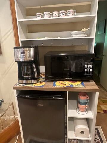 Guest Suite - Private Bathroom, A/C, Wifi!