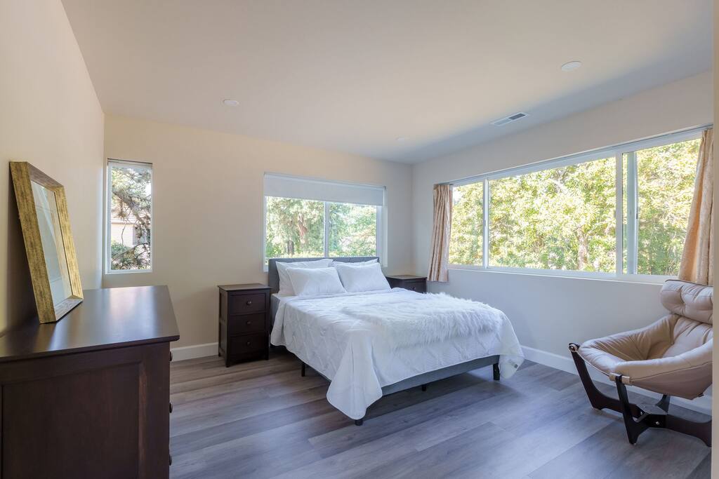 New 2 master suite river front property!