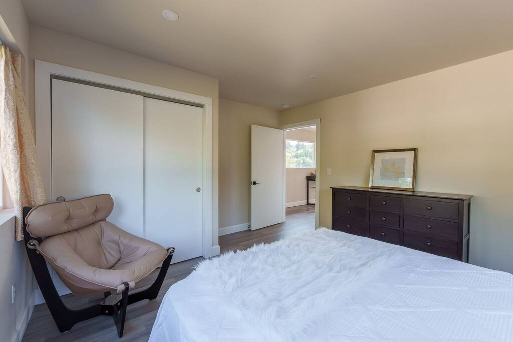 New 2 master suite river front property!