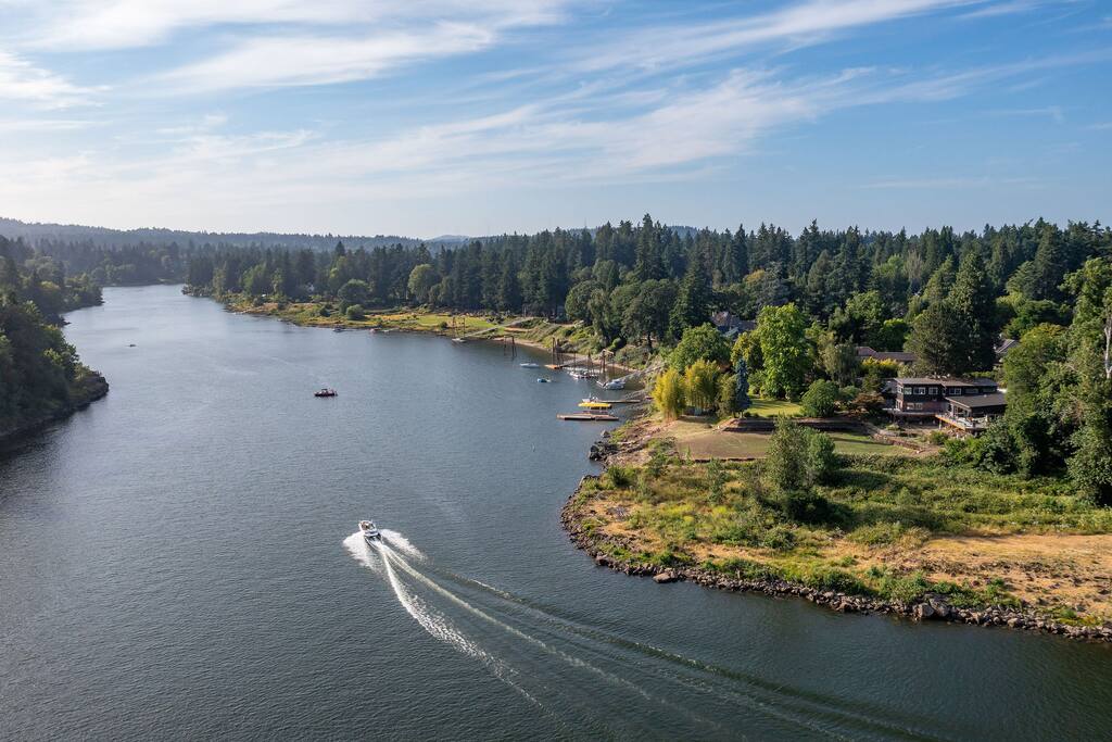 New 2 master suite river front property!
