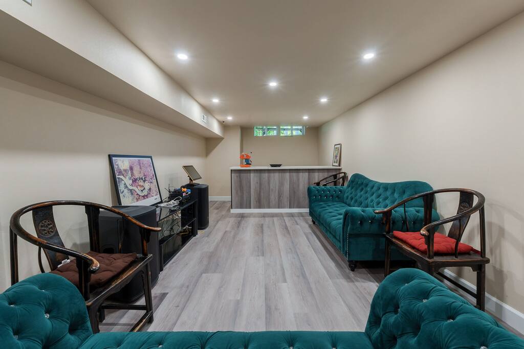 Oak Shore Retreat.Riverfront.Pool Table,Karaoke,AC