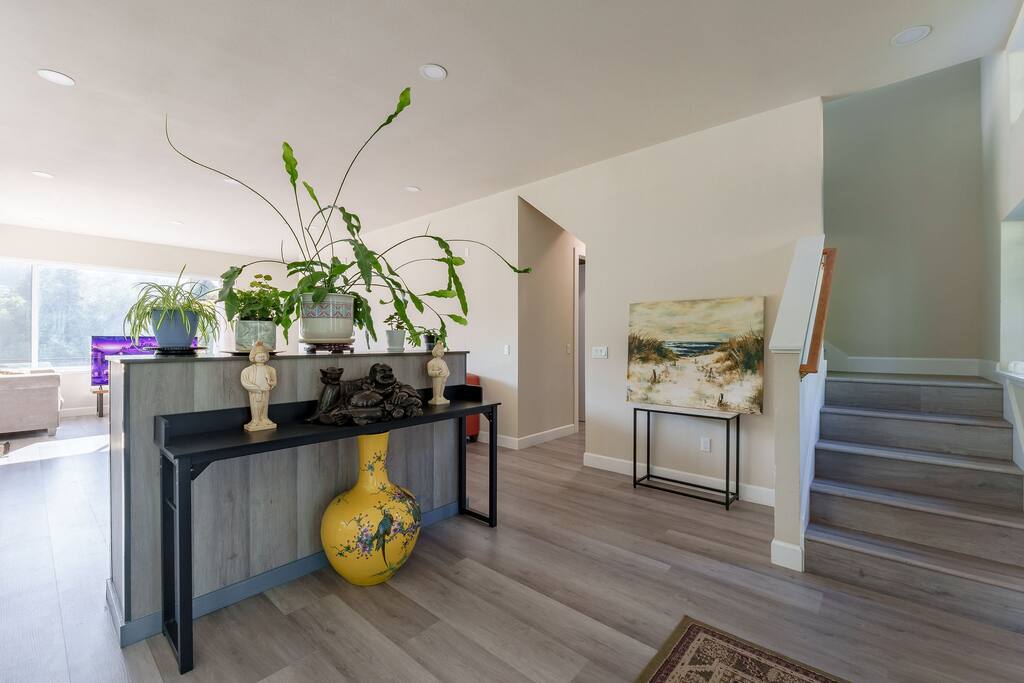 Oak Shore Retreat.Riverfront.Pool Table,Karaoke,AC