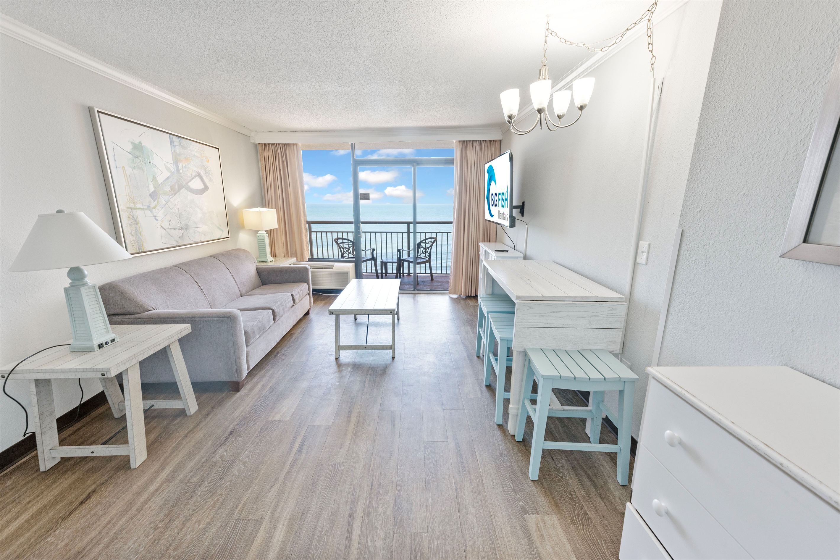 Amazing Living Room with Stunning Views🌊☀️
